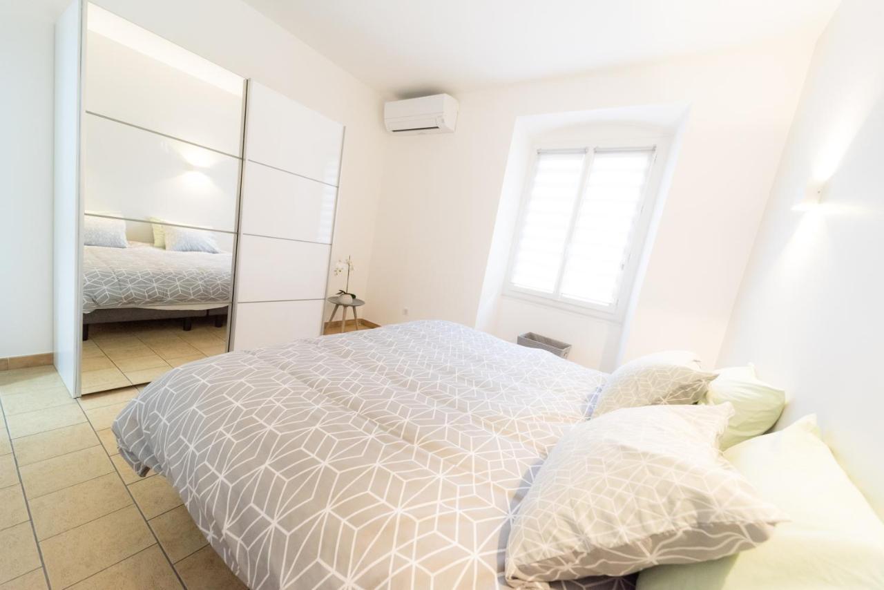 Ravissant Triplex Et Duplex Au Centre De Pont St Esprit Apartment Exterior photo
